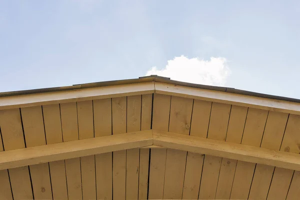 Costruzione tetto in legno all'aperto — Foto Stock