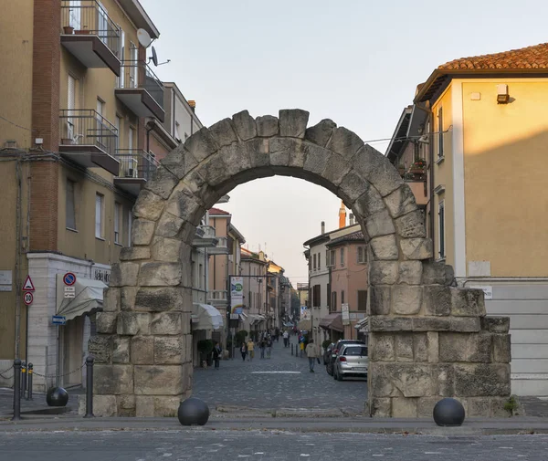 Древние ворота Порта Монтанара в Римини, Италия . — стоковое фото