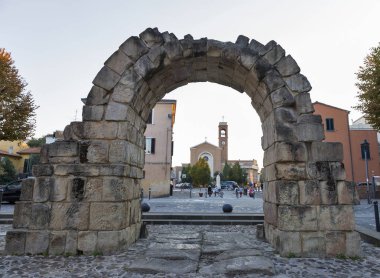 Eski kapısı Porta Montanara Rimini, İtalya.