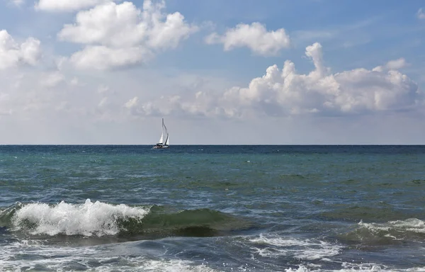 Paysage marin avec voilier en Istrie, Croatie . — Photo