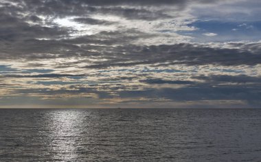 Istria, Hırvatistan Adriyatik deniz manzarası-gün batımında.