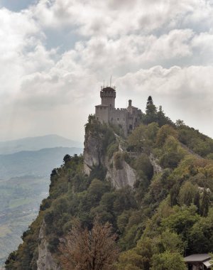 Cesta Kulesi, San Marino üç kale.
