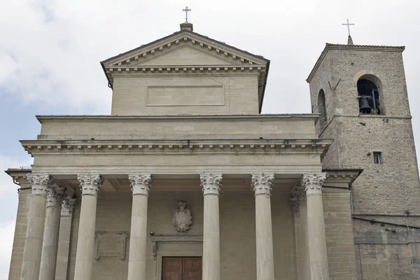 Katolinen kirkko Basilica di San Marino . — kuvapankkivalokuva