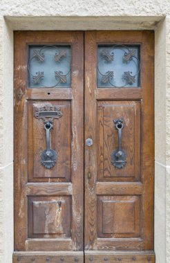 Metal kolu ve Dekorasyon, San Marino ile büyük ahşap kapı