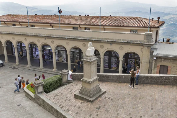 Bust of Giuseppe Garibaldi on central square in San Marino — Stock Photo, Image