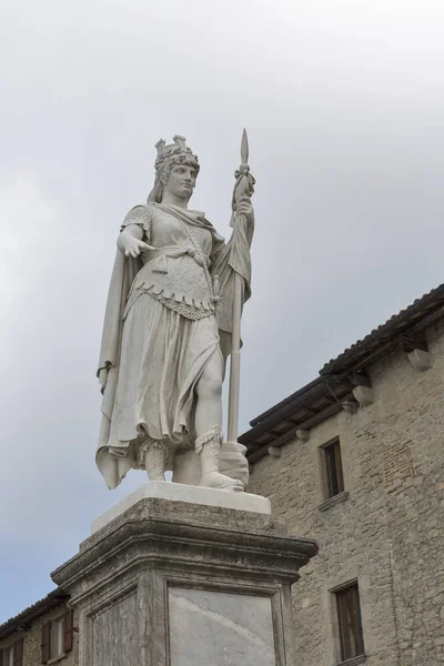 Vrijheidsbeeld in San Marino. — Stockfoto