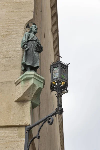 Figur av Saint Marinus på Publico Palace, San Marino. — Stockfoto