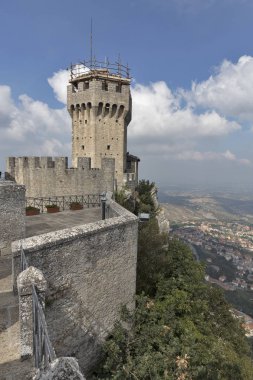 Cesta Kulesi, San Marino üç kale.