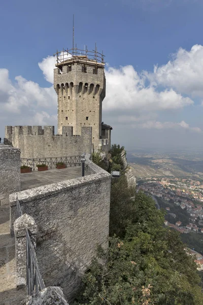 Torre Cesta, uma das três fortalezas de San Marino . — Fotografia de Stock