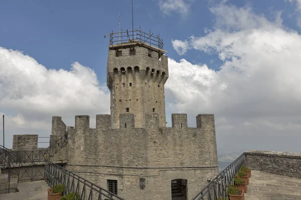 Torre Cesta, una de las tres fortalezas de San Marino . —  Fotos de Stock
