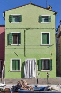 Rengarenk boyalı evleri Burano, İtalya.