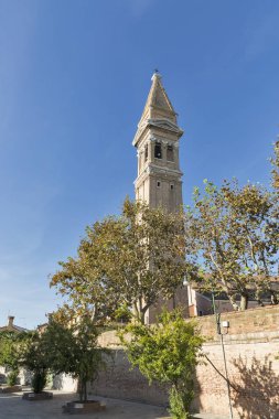 Leaning tower San Martino kilise Burano Adası, İtalya.