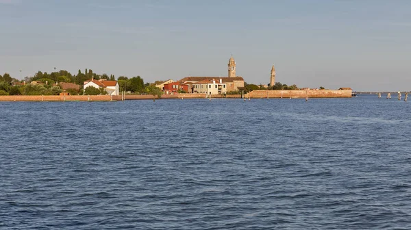 Mazzorbo stadsgezicht en de lagune van Venetië, Italië. — Stockfoto