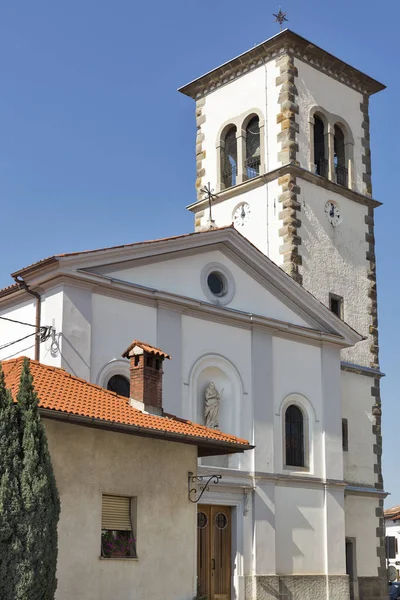 Medana、スロベニアの仮定の教区教会. — ストック写真