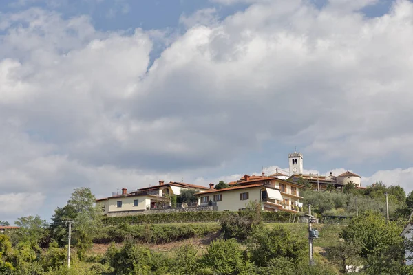 Smartno village in Goriska Brda, Slovenia. — Stock Photo, Image