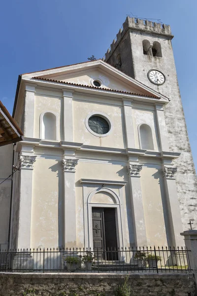 Kilisede Smartno ortaçağ köyü, Slovenya.