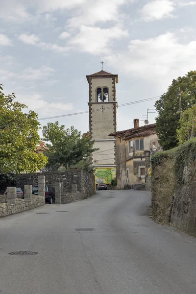 Medana village center in Western Slovenia, Brda region. — Stock Photo, Image