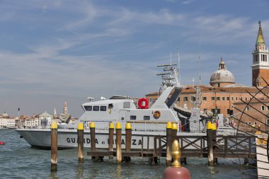 Venedik Lagünü, Guidecca Adası, İtalya mali polis tekne palamarla.