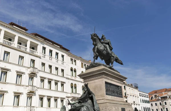 Equestrian Victor Emmanuel II monument in Venice, Italy. — Stock Photo, Image