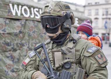 Güvenli Polonya Nato karşılama merasimi, Krakow, Polonya.