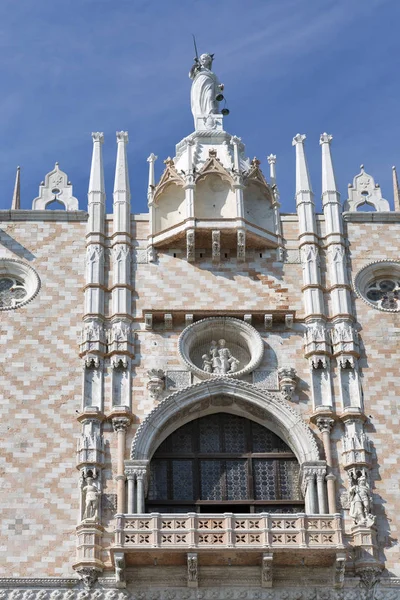 Gotik cephe Doge Sarayı Venedik, İtalya. — Stok fotoğraf