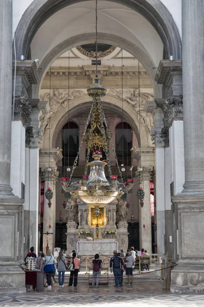 Basilica di Santa Maria della Salute interiör i Venedig, Italien. — Stockfoto