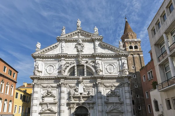 Campo San Moise och Chiesa di San Moise i Venedig, Italien. — Stockfoto