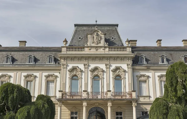Festetics Palace gevel in Keszthely, Hongarije. — Stockfoto