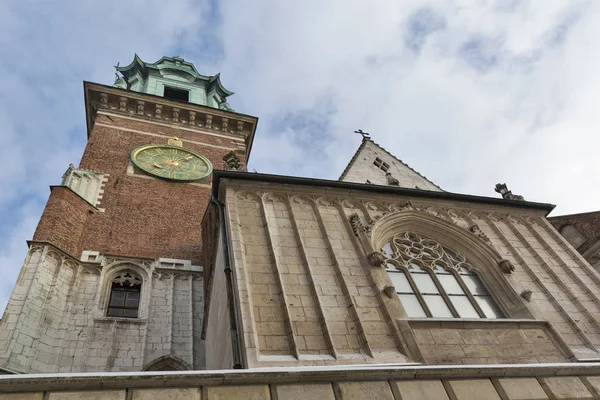 Klokkentoren van de Wawel kathedraal in Krakow, Polen. — Stockfoto