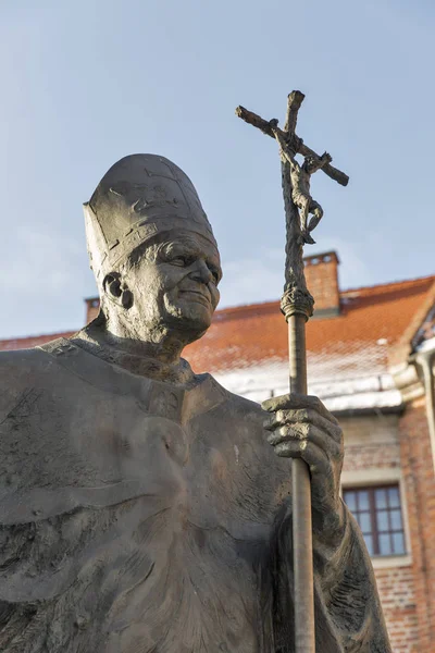 Papa John Paul II closeup heykeli. Wawel, Krakow, Polonya. — Stok fotoğraf