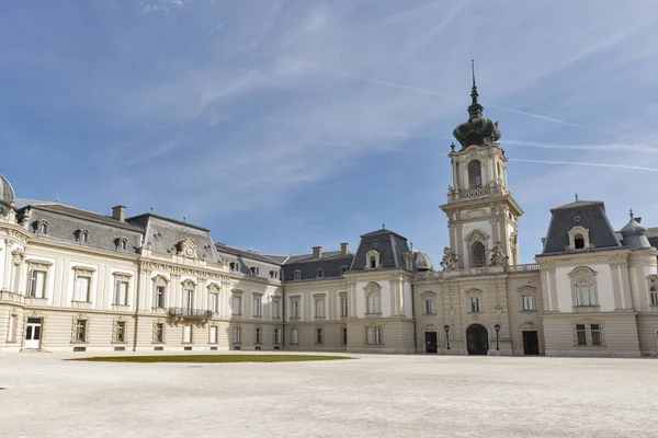 Festetics Palace binnenplaats in Keszthely, Hongarije. — Stockfoto