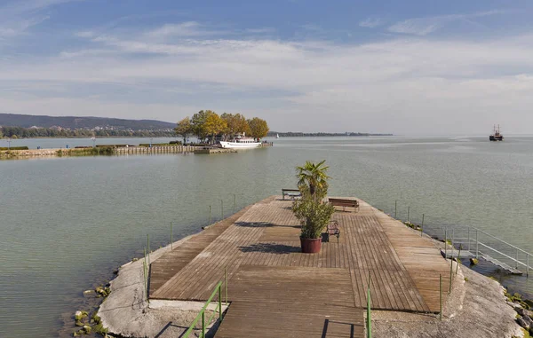 Balaton Gölü, Keszthely, Macaristan bronzlaşma alanı. — Stok fotoğraf
