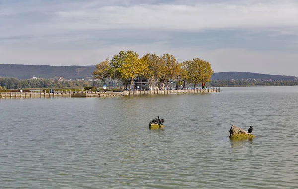 Balaton Gölü, Keszthely, Macaristan turistik gemilerde için iskele. — Stok fotoğraf