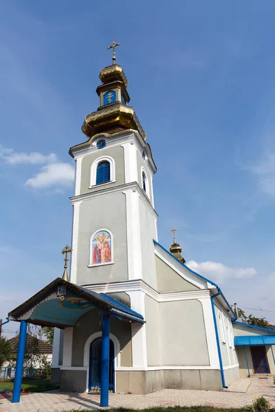 St. Nicolaaskerk in Chinadievo, West-Oekraïne. — Stockfoto