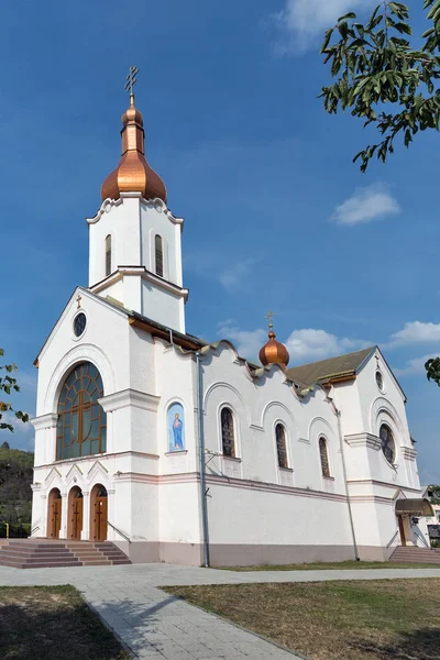 Sankt Ilya kyrka i Chynadievo, västra Ukraina. — Stockfoto