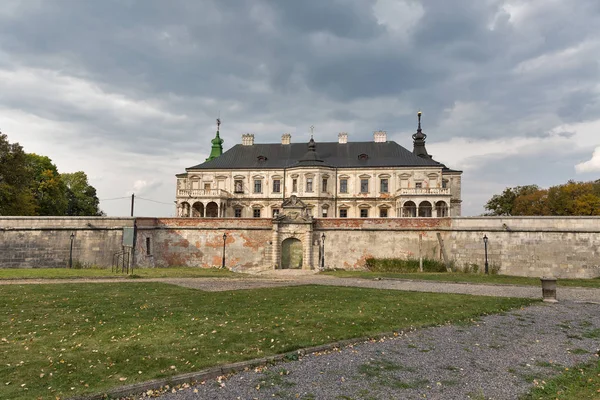 Castello di Pidhirtsi in rovina in Ucraina occidentale . — Foto Stock