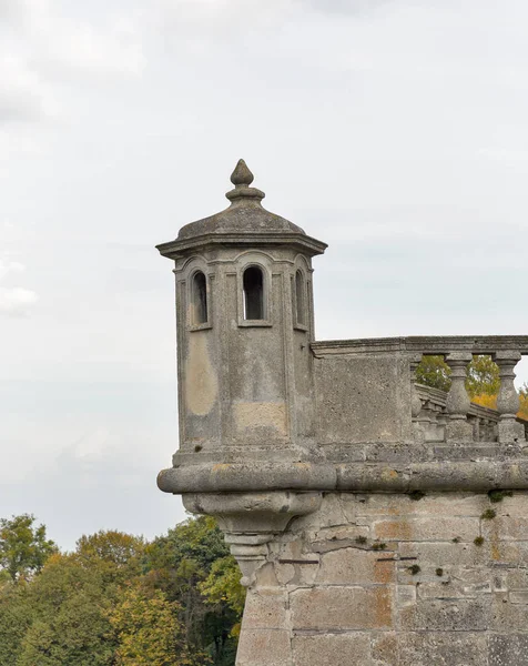 Watch tower of ruined Pidhirtsi Castle in Western Ukraine. — Stock Photo, Image