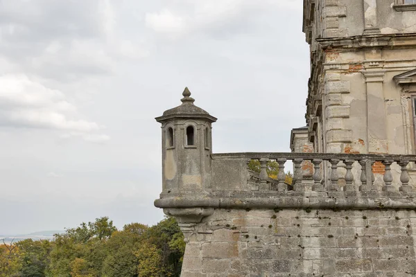 Torre de vigilancia del castillo de Pidhirtsi en ruinas en Ucrania occidental . —  Fotos de Stock