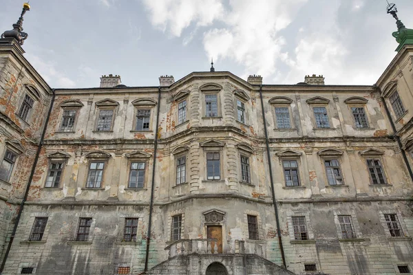 Castello di Pidhirtsi in rovina in Ucraina occidentale . — Foto Stock