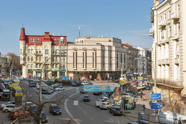 Lev Tolstoj-torget i Kiev, Ukraina. — Stockfoto