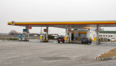 Shell benzin istasyonu yakın Plovdiv, Bulgaristan.