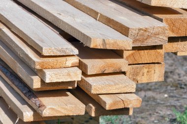 Ucu açık yığın kaba çam kurullarının