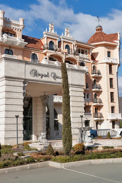 Royal Castle luxury hotel facade in Elenite, Bulgaria. — Stock Photo, Image