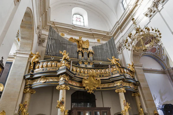 Kyrkan av heliga Petrus och Paulus interiör i Krakow, Polen. — Stockfoto