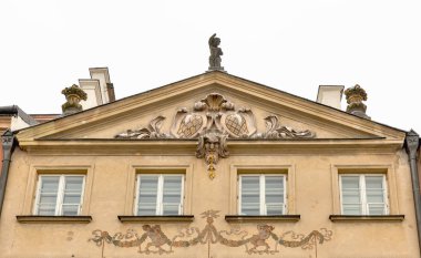 Güzel bir eski ev cephe, Varşova, Polonya.