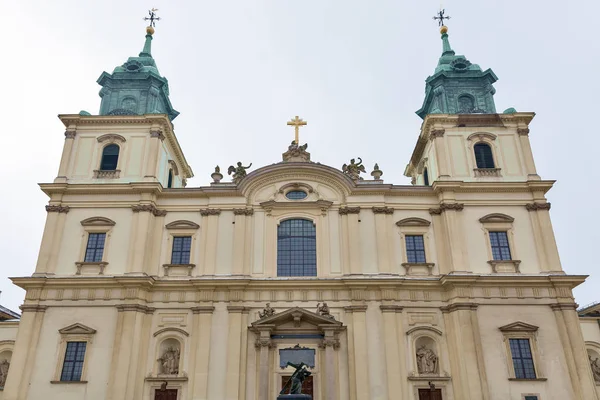 Kostel svatého kříže ve Varšavě, Polsko. — Stock fotografie