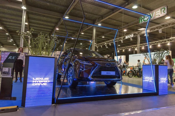 Cabina de coche híbrido Lexus en Kiev Plug-in Ucrania 2017 Exposición . — Foto de Stock