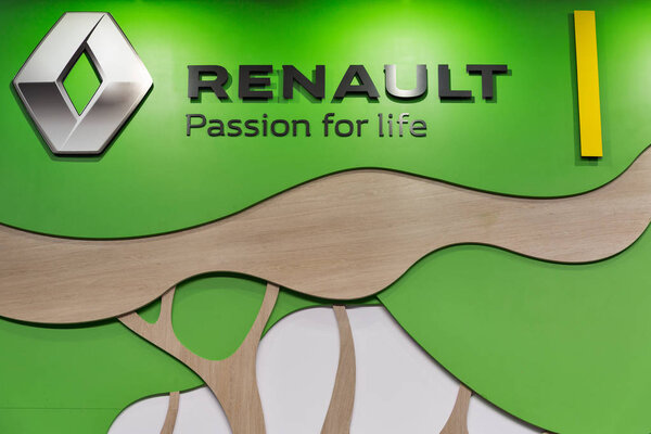 Стенд гибридных автомобилей Renault на выставке "Kiev Plug-in Ukraine 2017"
.