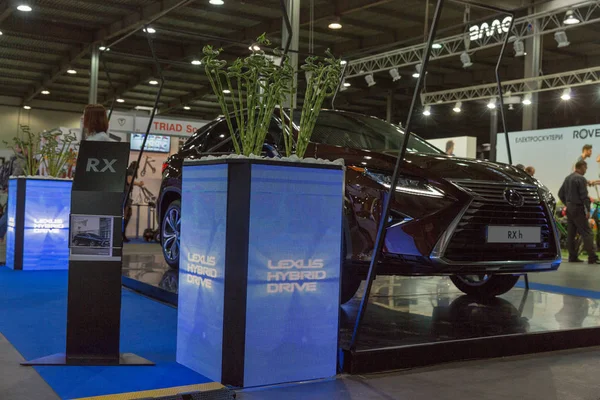Lexus hybrid car stand auf der kiev plug-in ukraine 2017 ausstellung. — Stockfoto