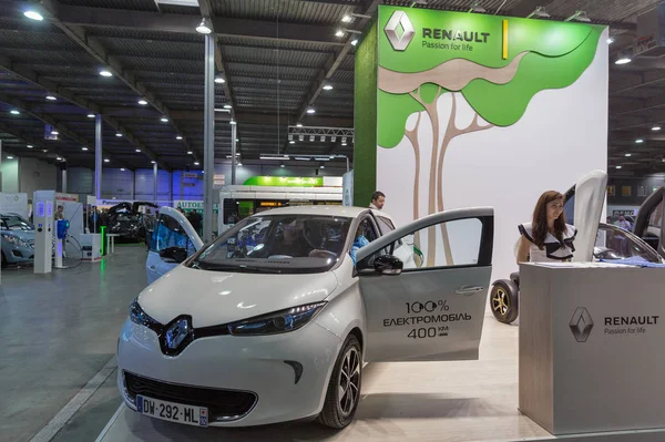 Renault Zoe elektrikli otomobil Kiev Plug-in Ukrayna 2017 sergi. — Stok fotoğraf